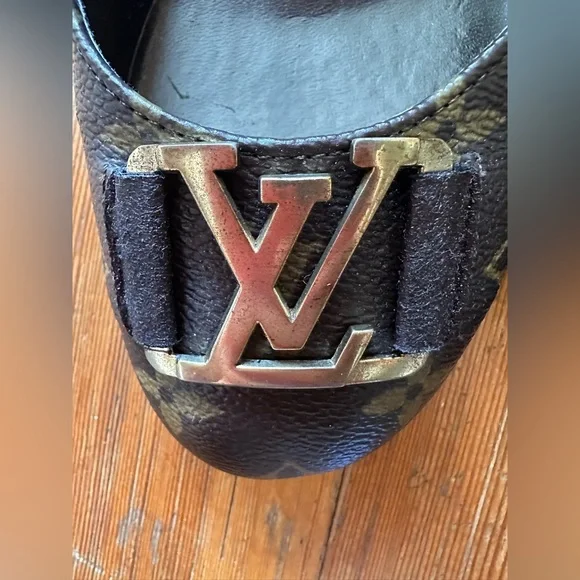Louis Vuitton Black and Brown Heels with Gold Accent - Picture 8 of 9
